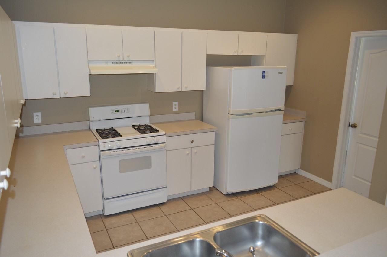 7708 Monarch Hill Way - Photo 2 of 11