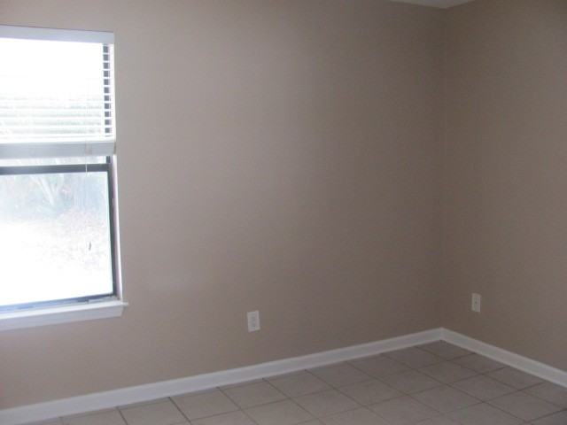 593 Lagoon Oaks Dr - Photo 3 of 7