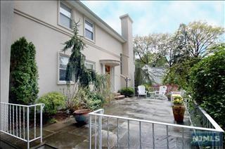 24 Wellwood Rd - Photo 3 of 12
