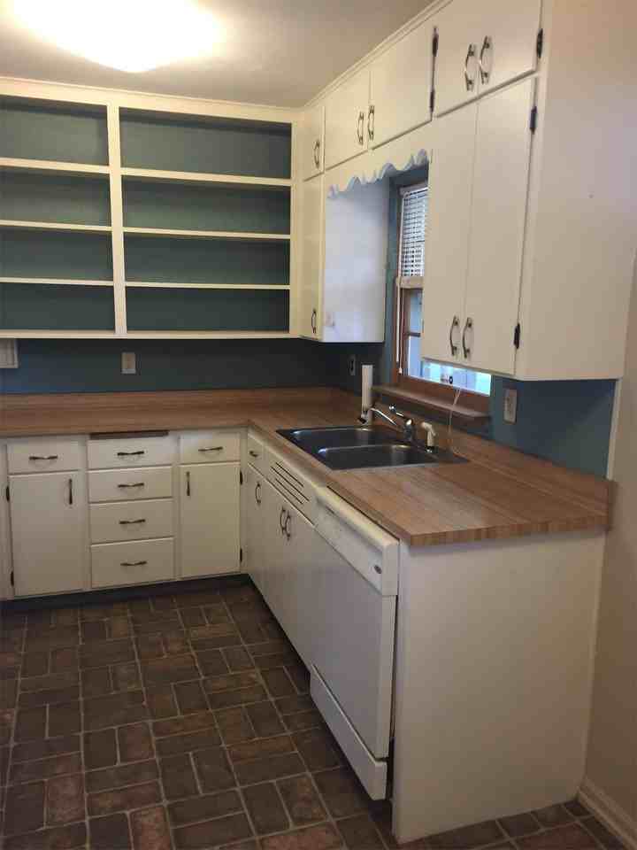 1850 W Ogden Ave - Photo 2 of 11