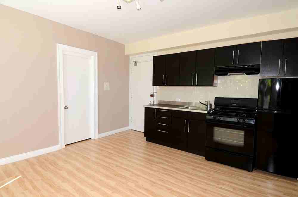 1940 North Lincoln Ave - Photo 3 of 20