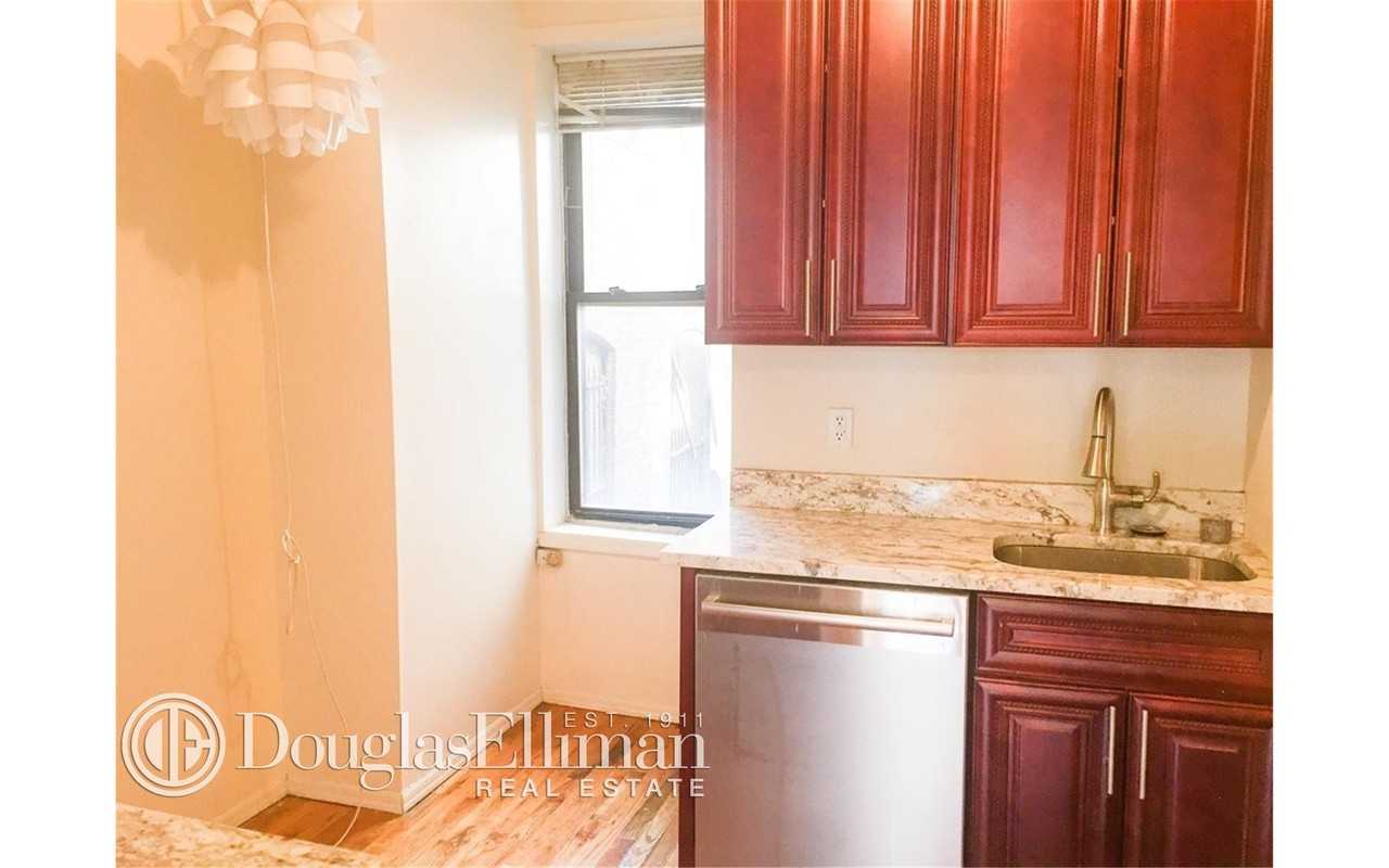 14th Street & Fifth #EE1