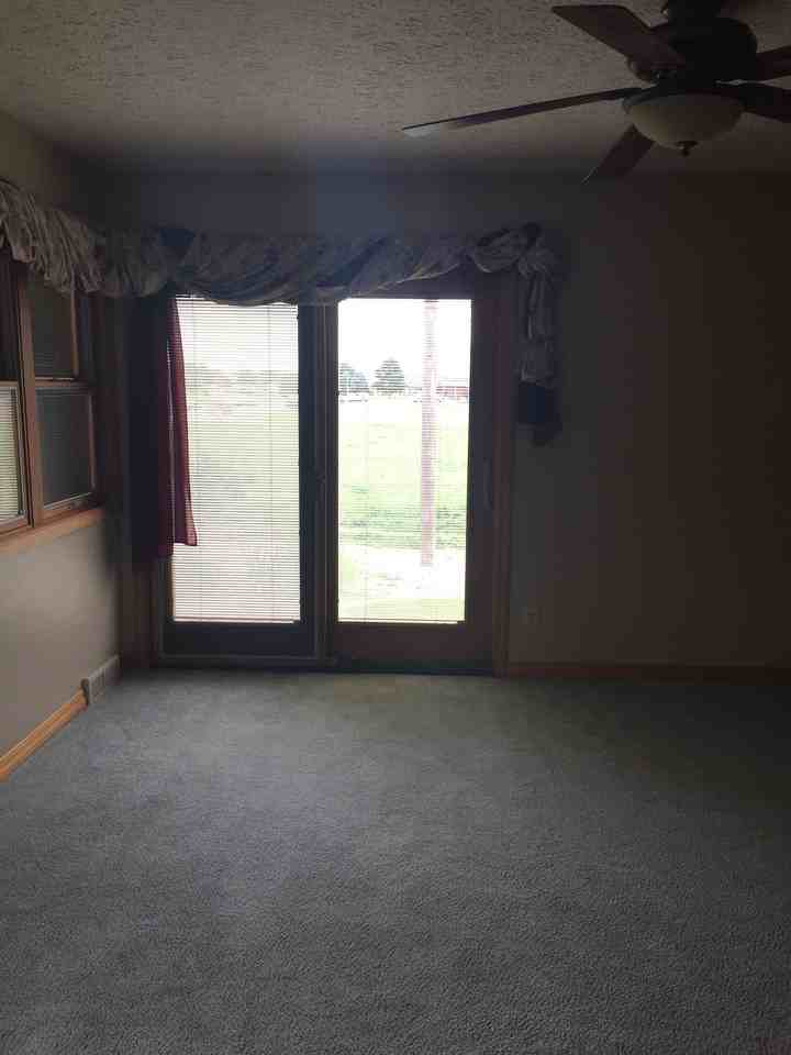 702 S Maple St - Photo 3 of 26