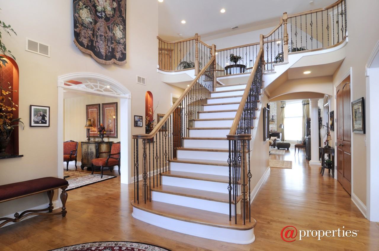 10 Arrowwood Dr - Photo 2 of 44