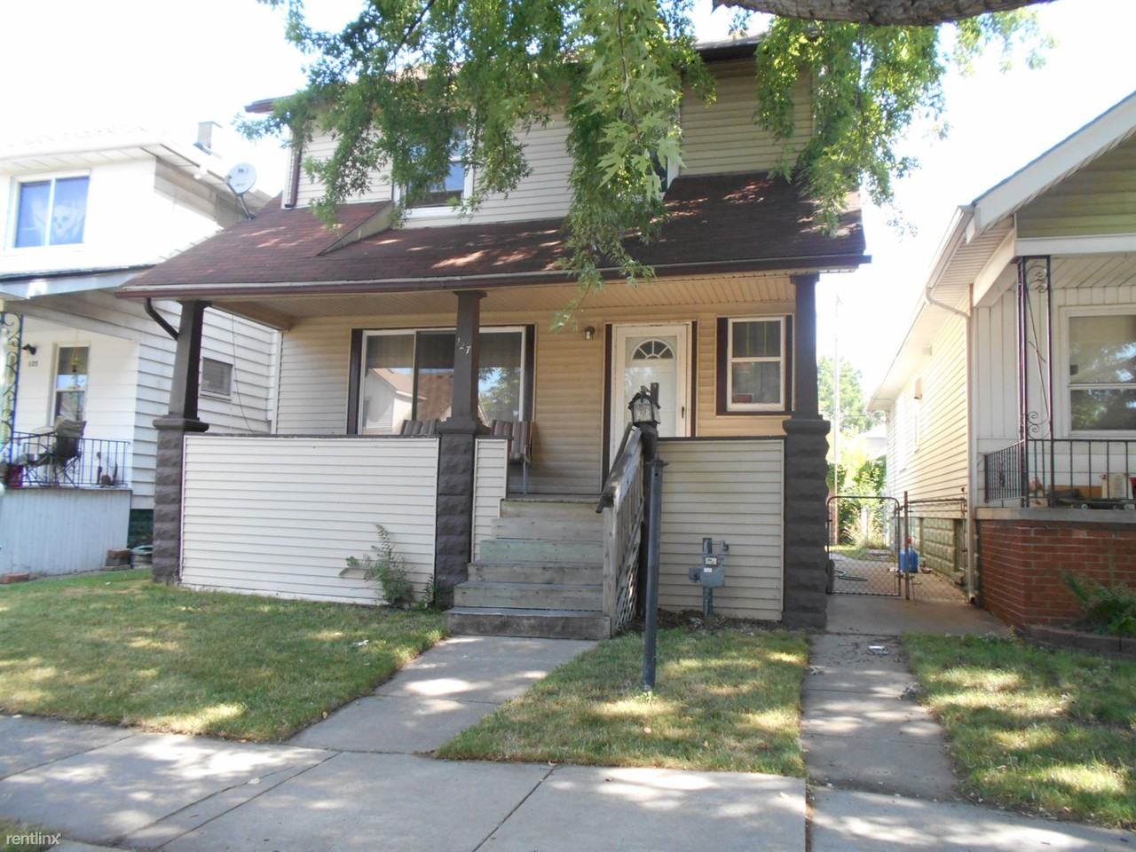 127 Maple St - Photo 2 of 7