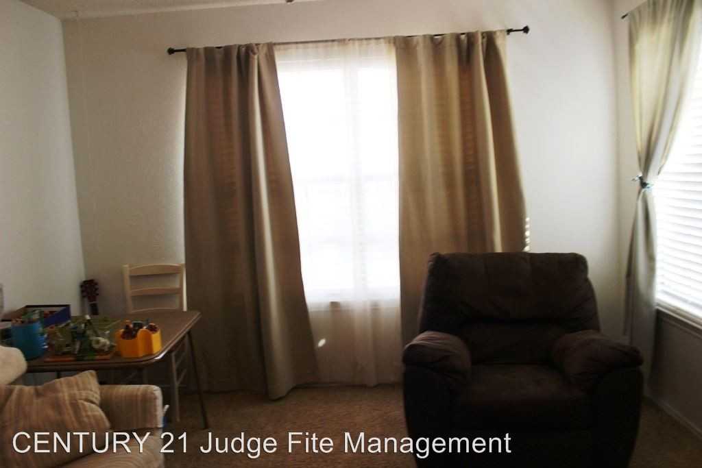 405 Shoreline Dr - Photo 2 of 7