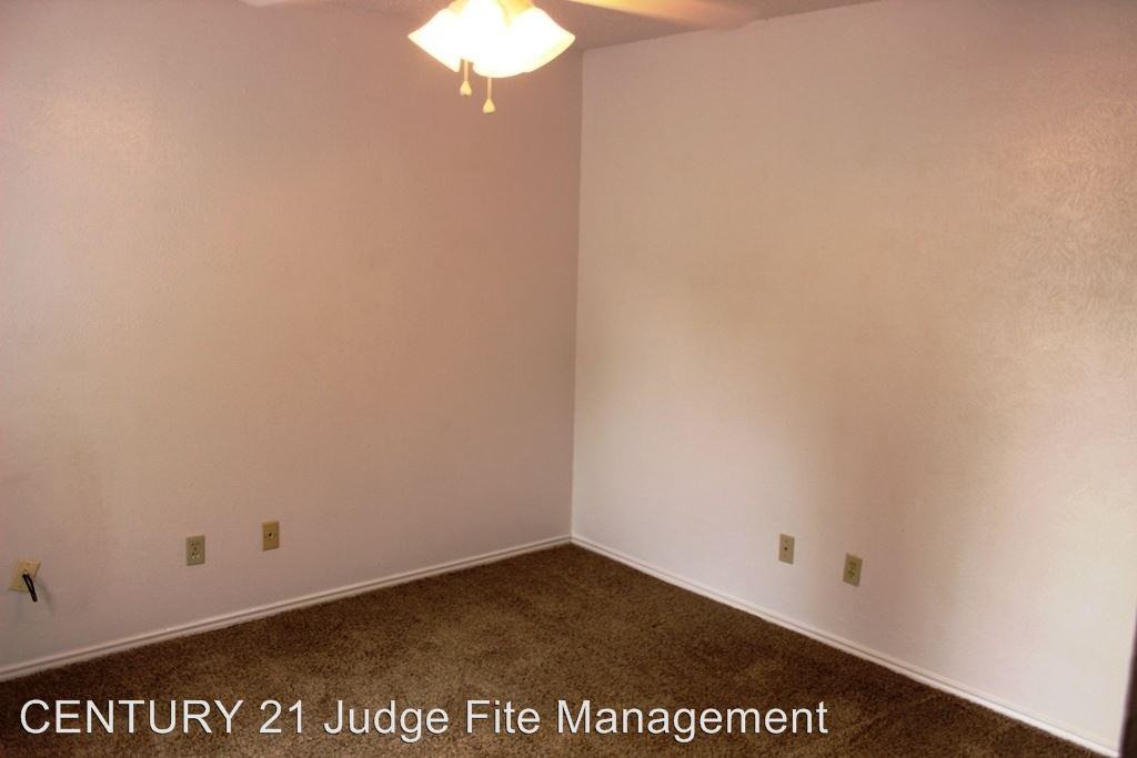 405 Shoreline Dr - Photo 3 of 7