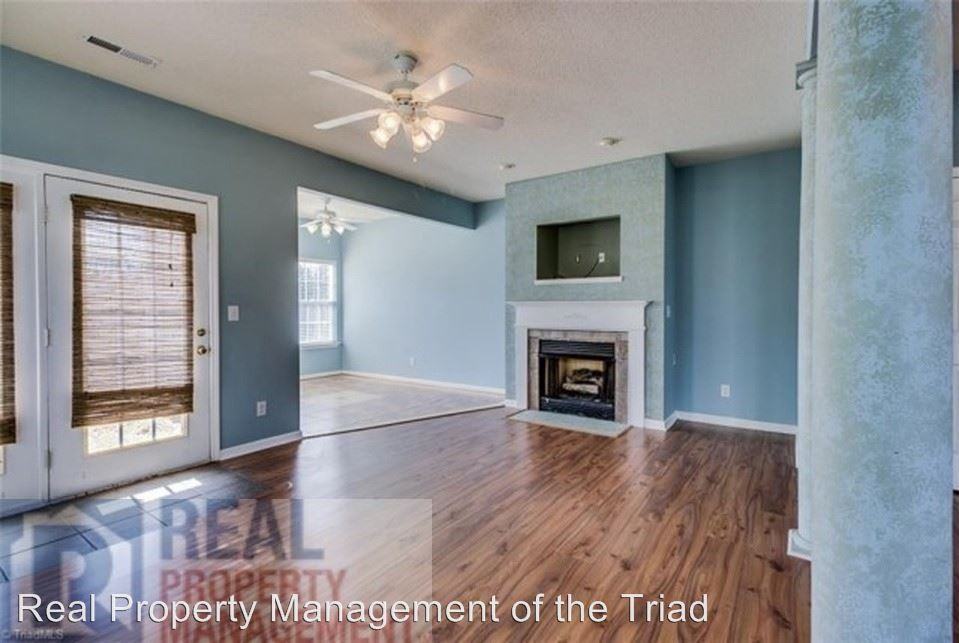 1502 Chelsea Square - Photo 2 of 24