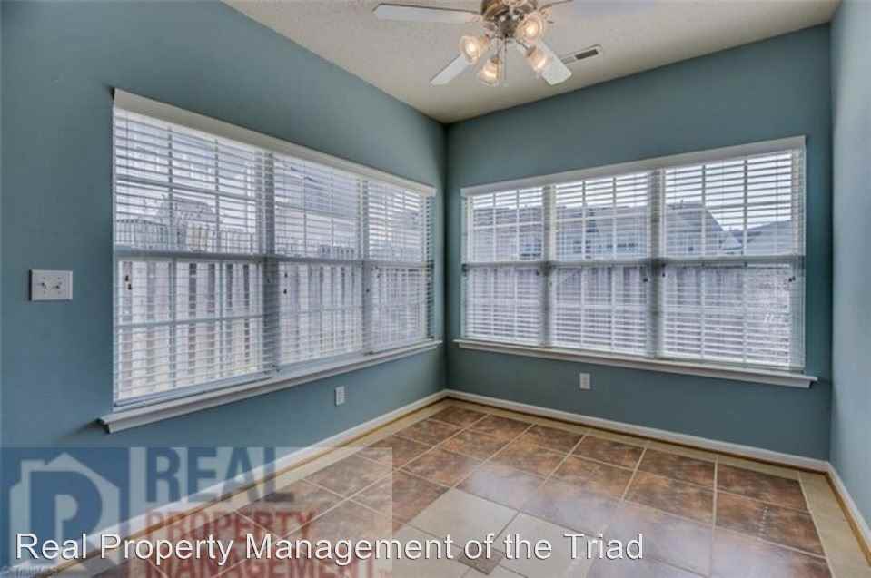 1502 Chelsea Square - Photo 3 of 24