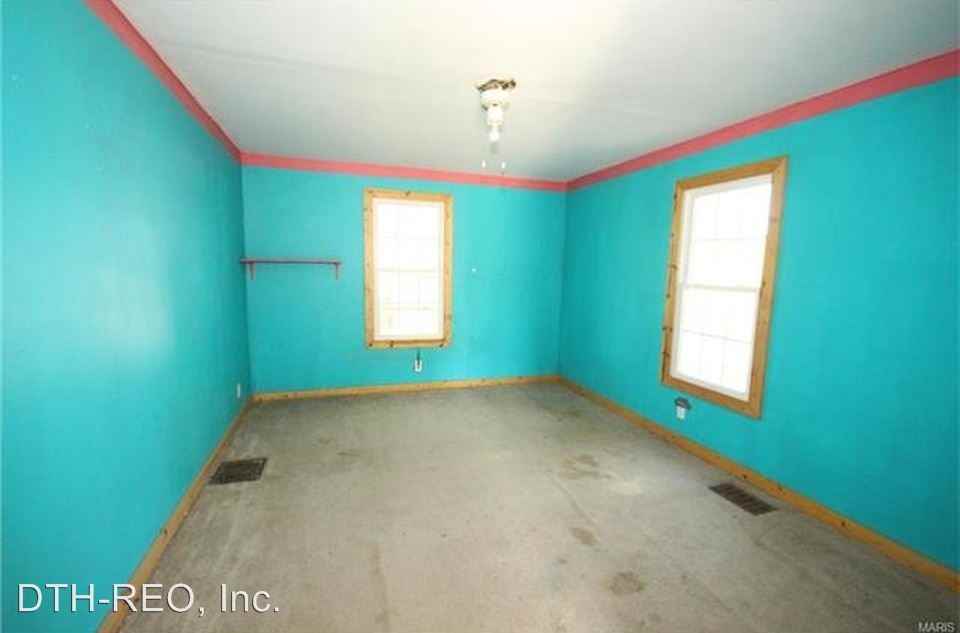 105 Hoffman Ave - Photo 3 of 5