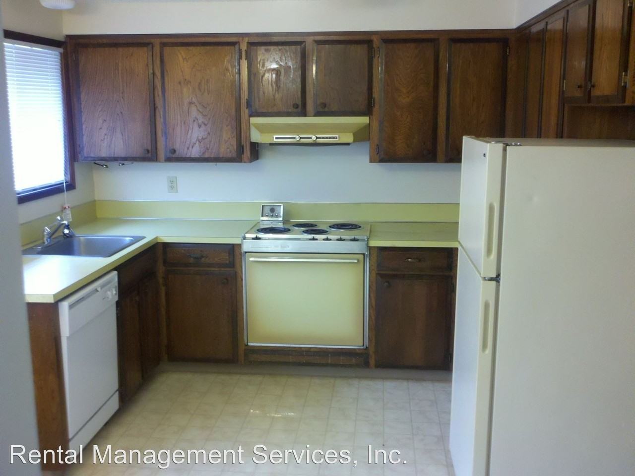 14620 SE Woodland Way - Photo 2 of 5