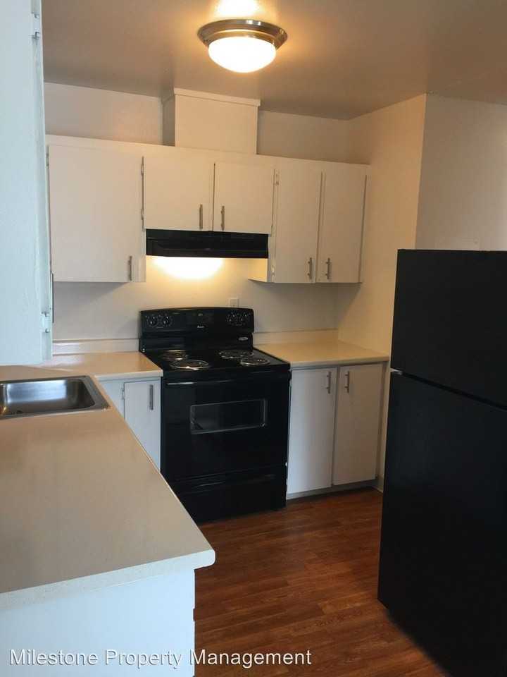 Covington Square   2875 SW 214th - Photo 2 of 5