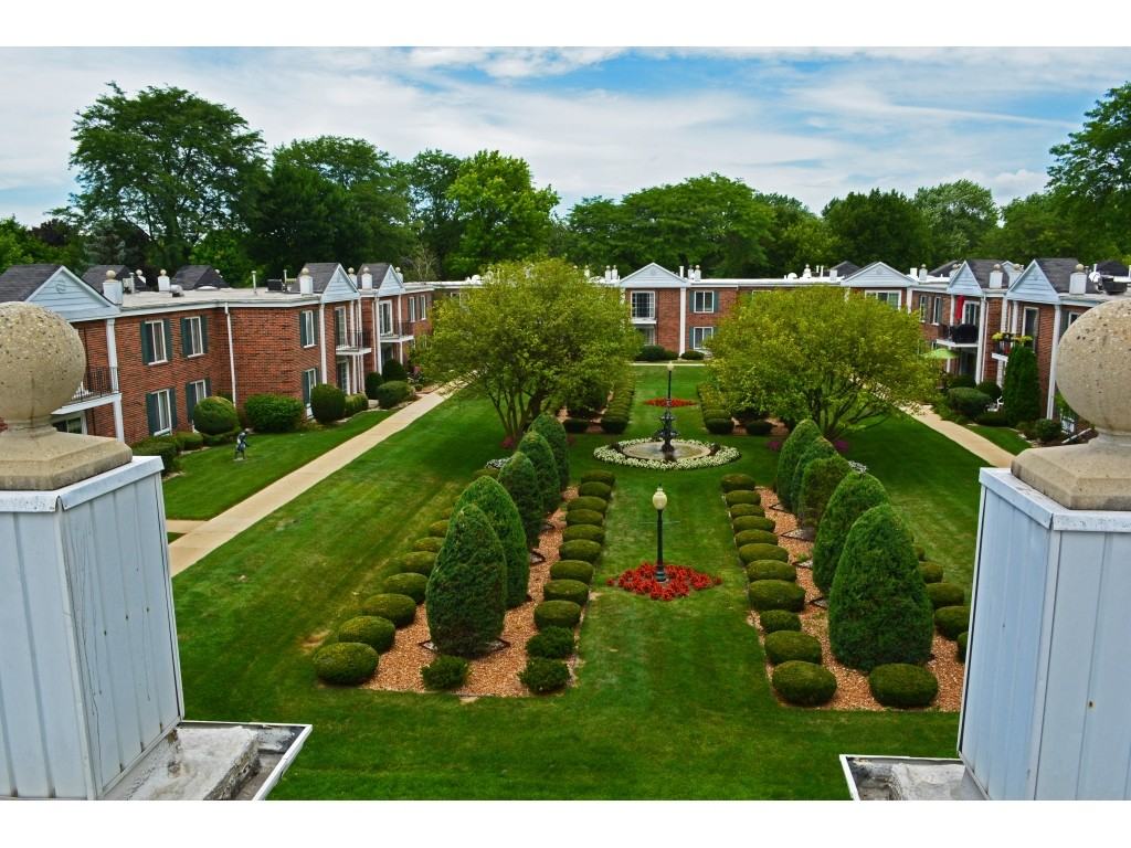 Courts of Williamsburg - Photo 2 of 19