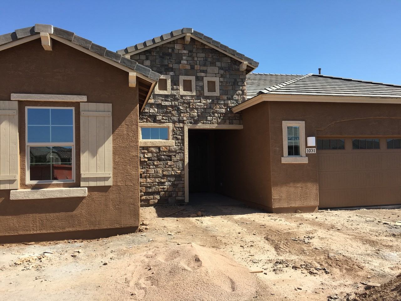 1031 East Tekoa Avenue - Photo 2 of 8