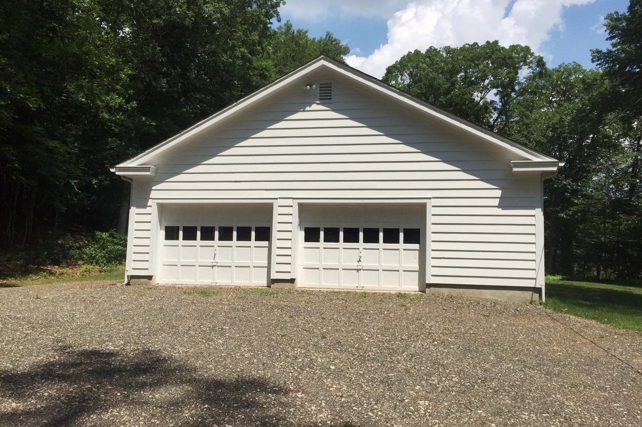 1251 Essex Rd - Photo 3 of 20