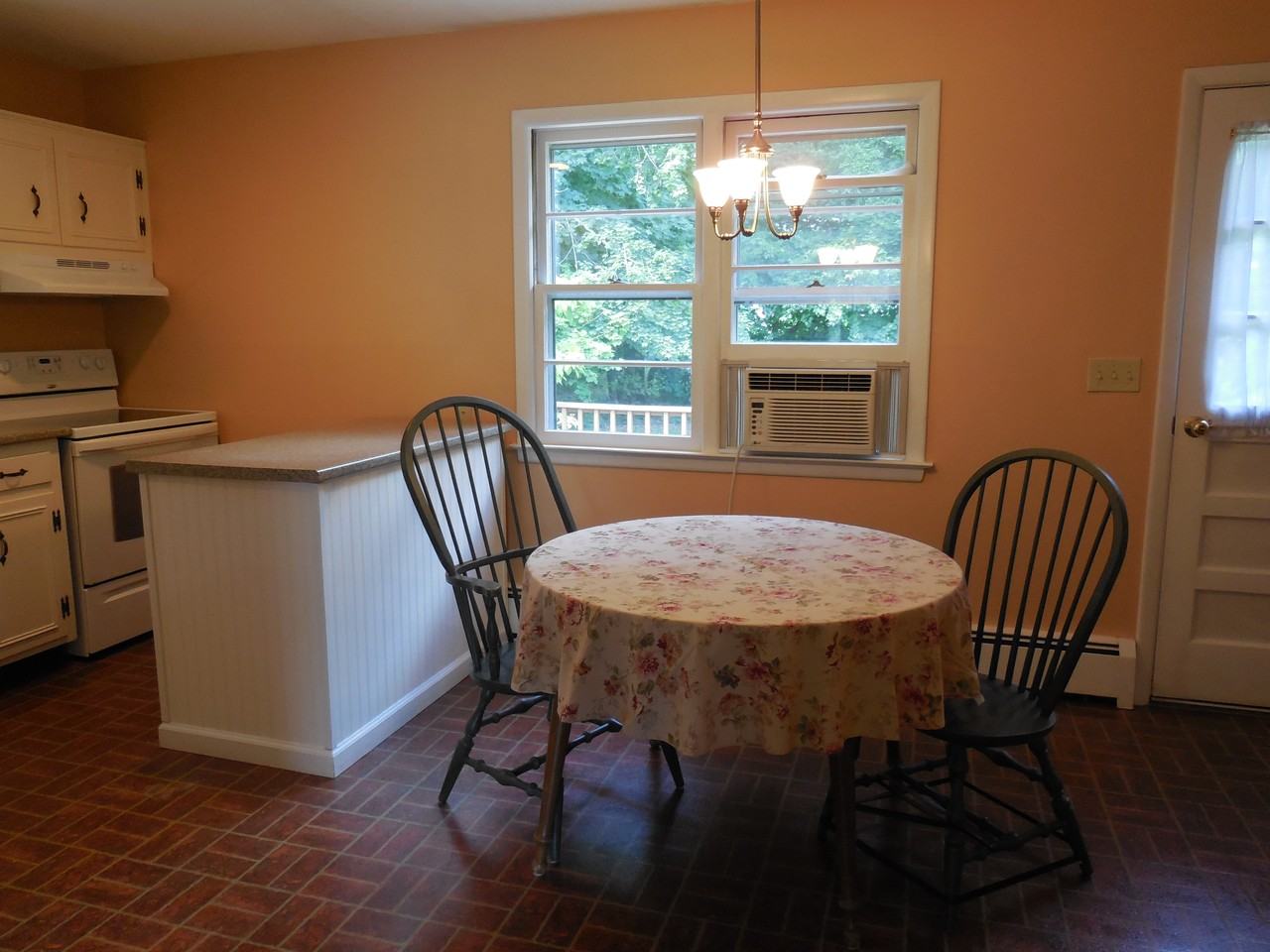 10 Hillside Cir - Photo 2 of 10