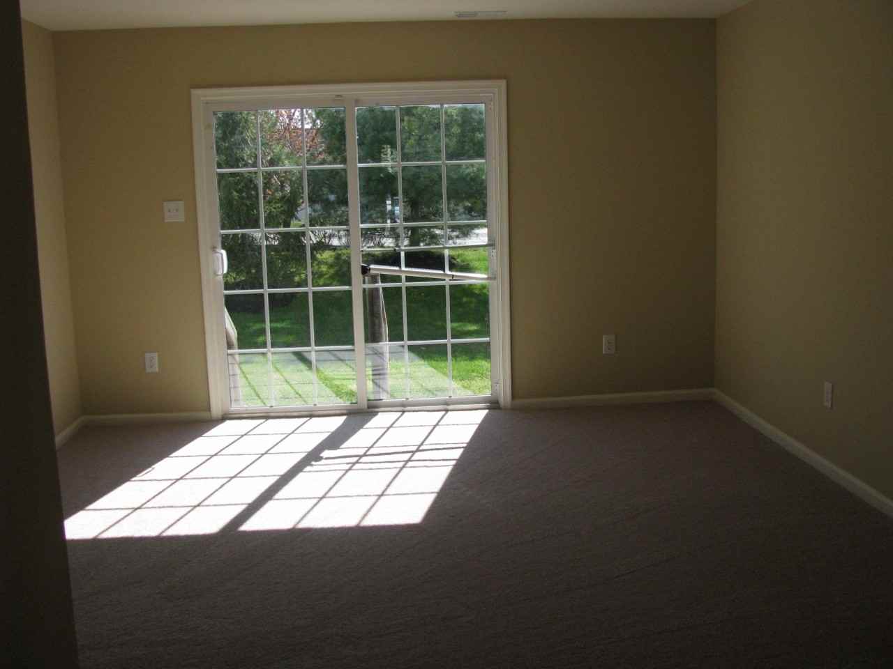 127 Acorn Dr - Photo 3 of 22