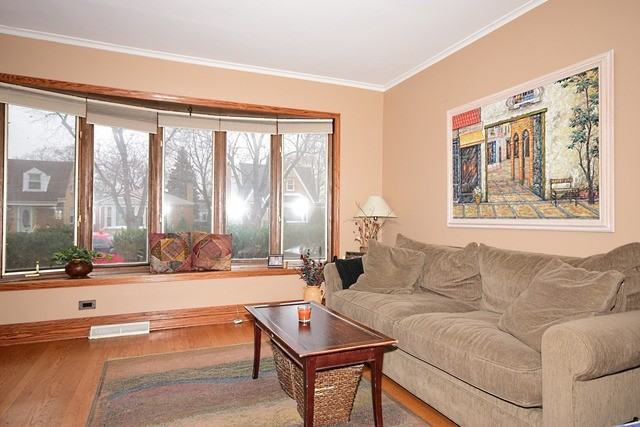 6495 N Oxford Ave - Photo 2 of 25