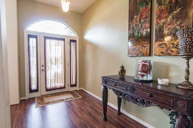 25207 Lakeland Dr - Photo 2 of 24