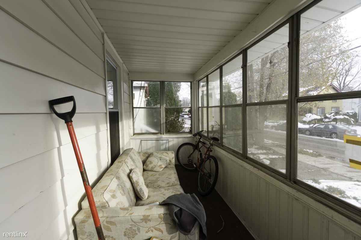 909 Woodlawn Avenue - Photo 2 of 20