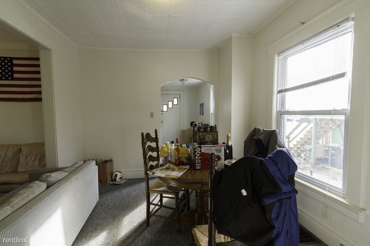 909 Woodlawn Avenue - Photo 3 of 20