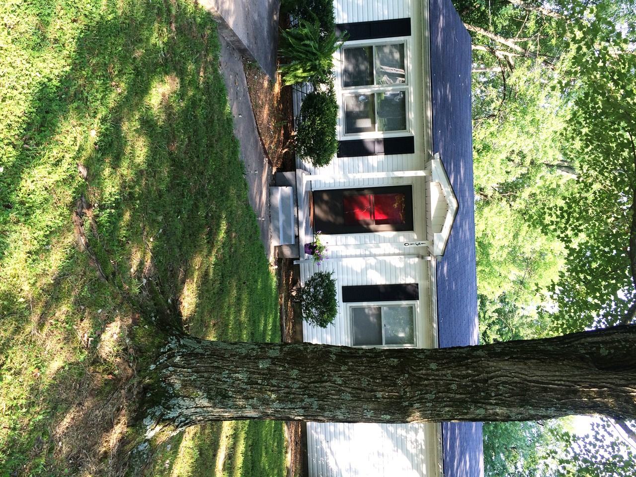 1310 Davis Ave - Photo 3 of 4