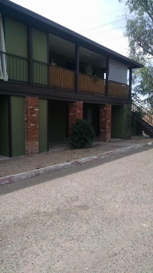 1438 N Shill Dr - Photo 2 of 9