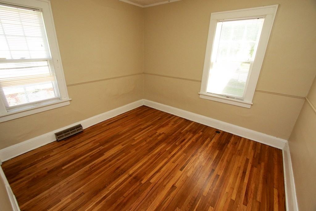 4331 James Ave N - Photo 3 of 10