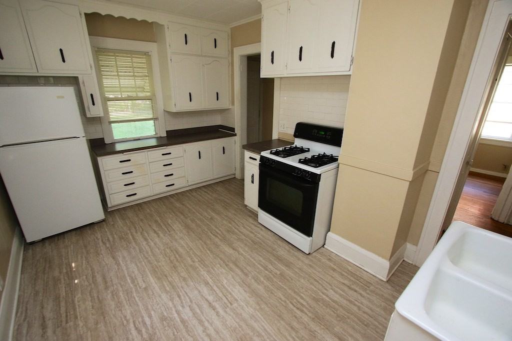 4331 James Ave N - Photo 2 of 10