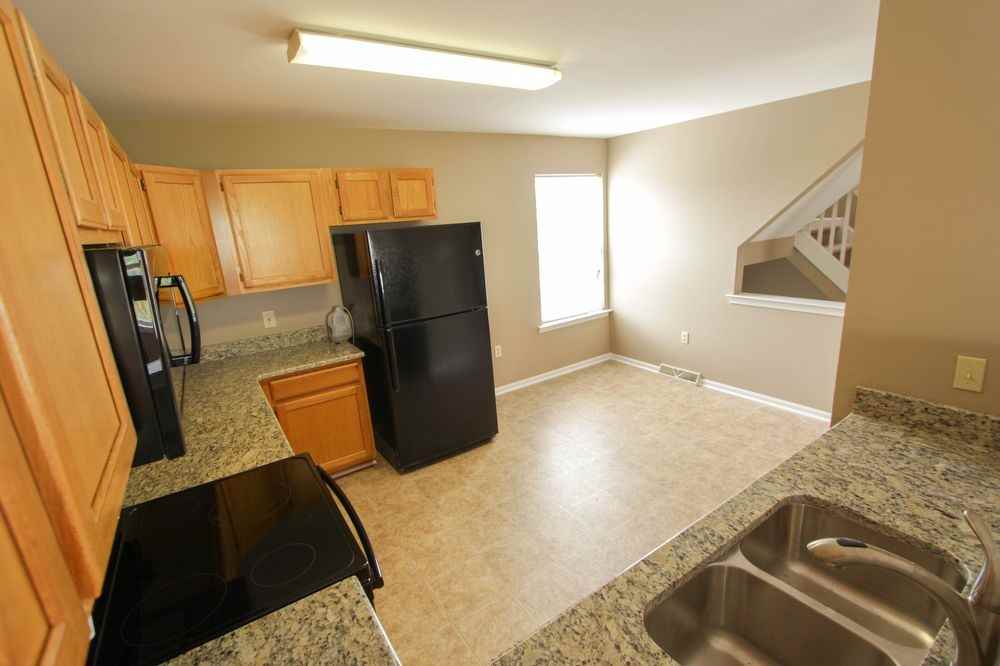 262 Northdown Dr - Photo 2 of 20