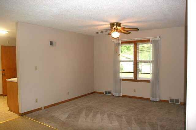 515 Allcutt Ave - Photo 3 of 9
