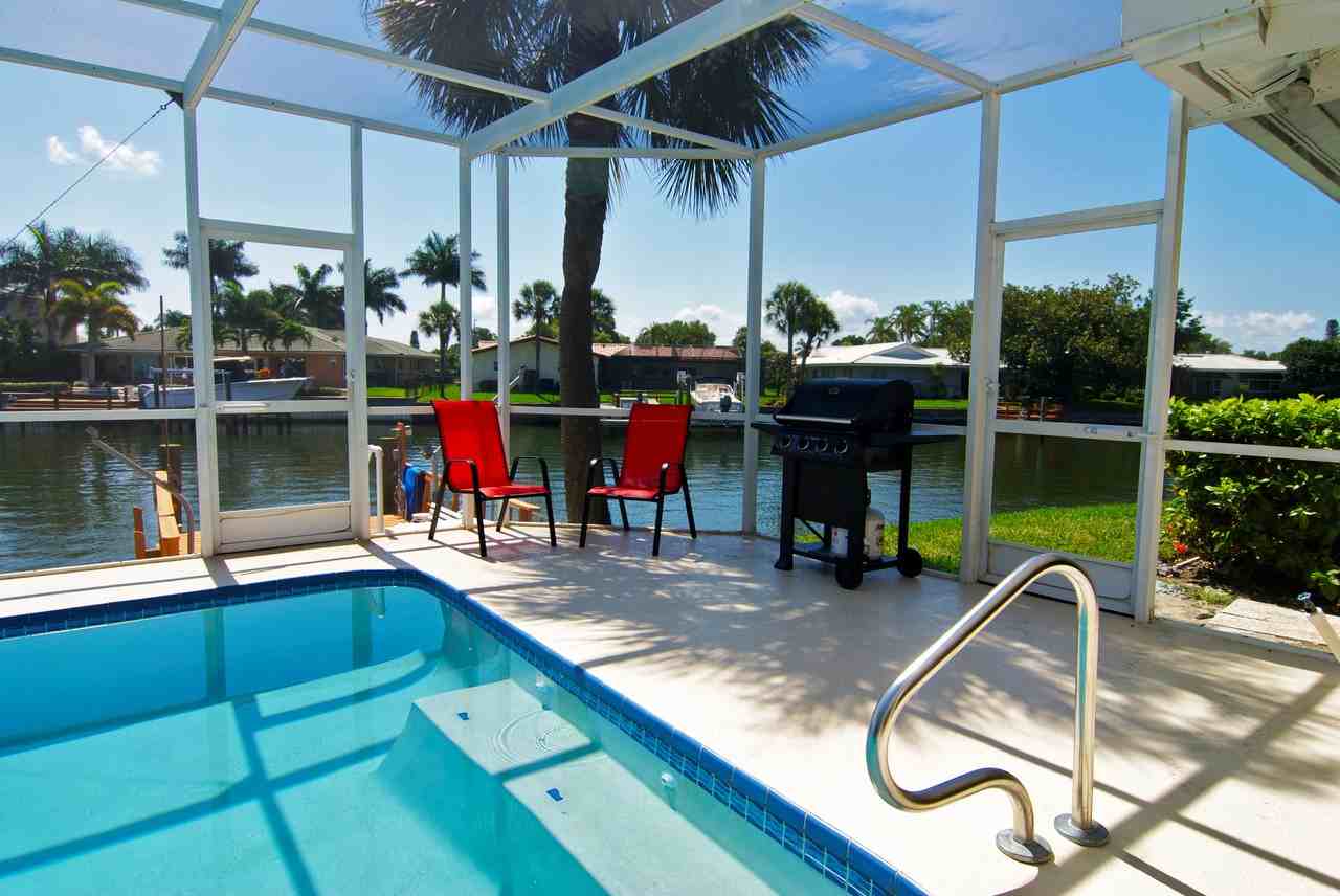 2096 Massachusetts Ave NE - Photo 3 of 29