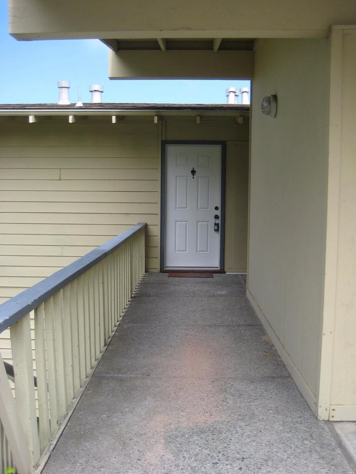 6 Circle Dr #B - Photo 2 of 18