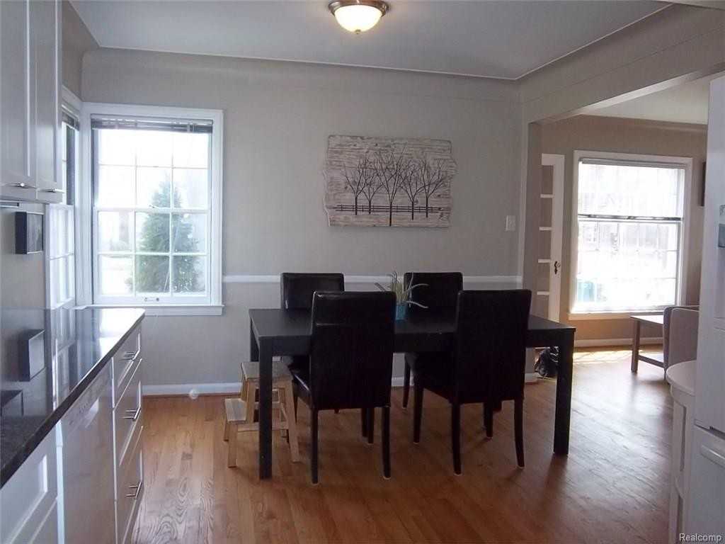 10128 Hart Ave - Photo 3 of 28