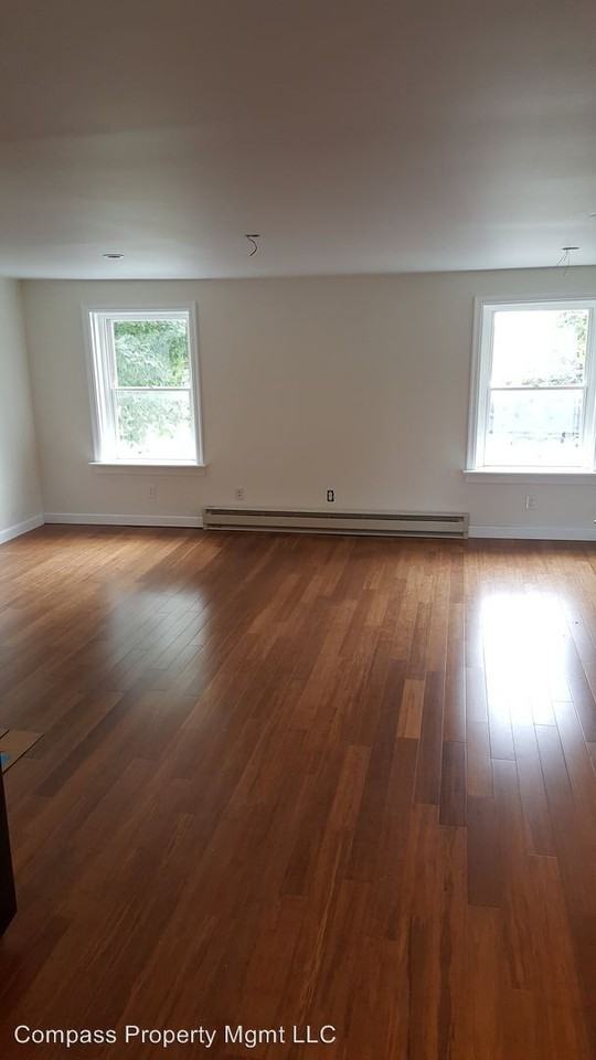 1421 W Kings Hwy - Photo 3 of 11