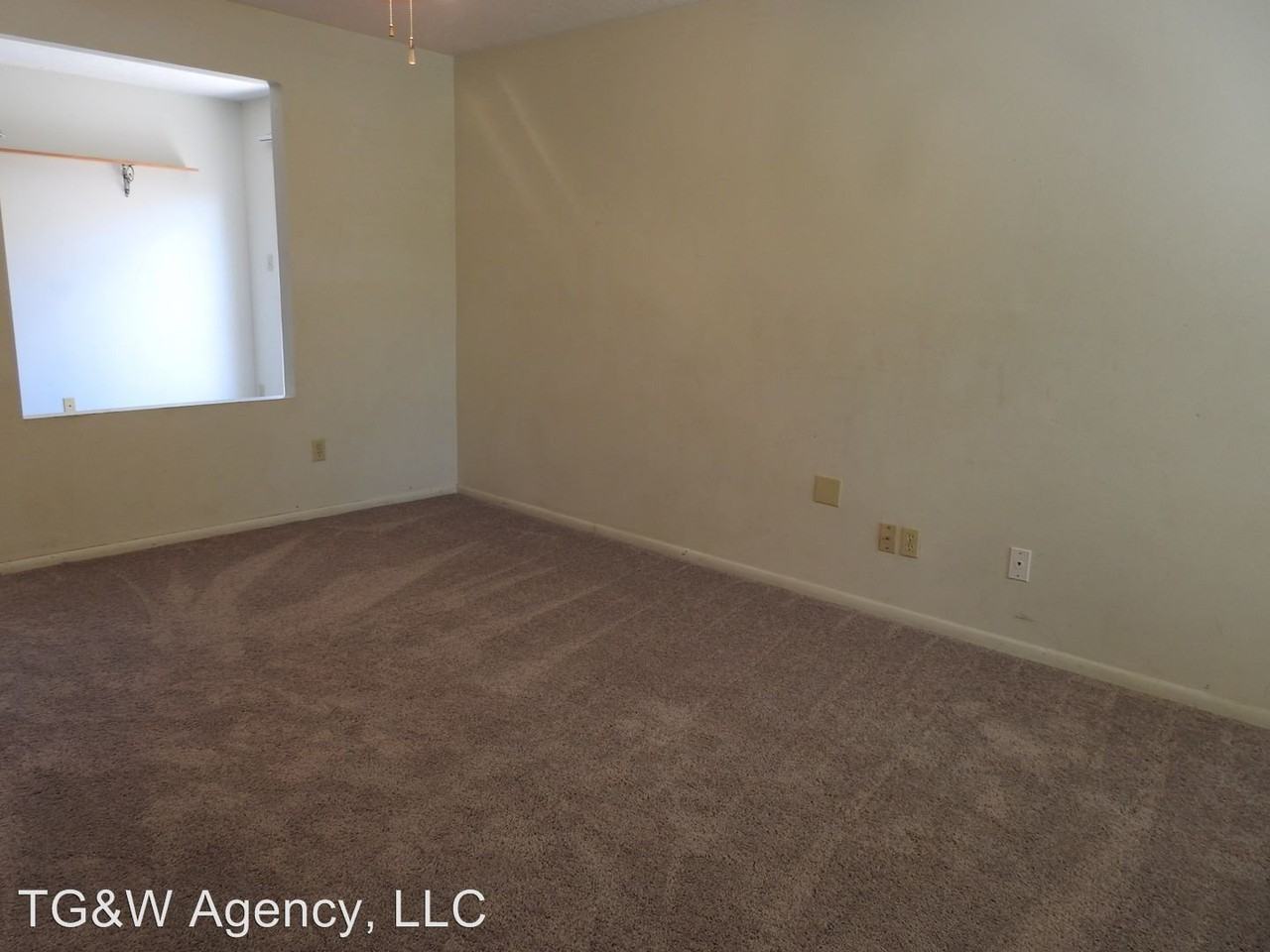 522 Adrian St SW - Photo 2 of 10