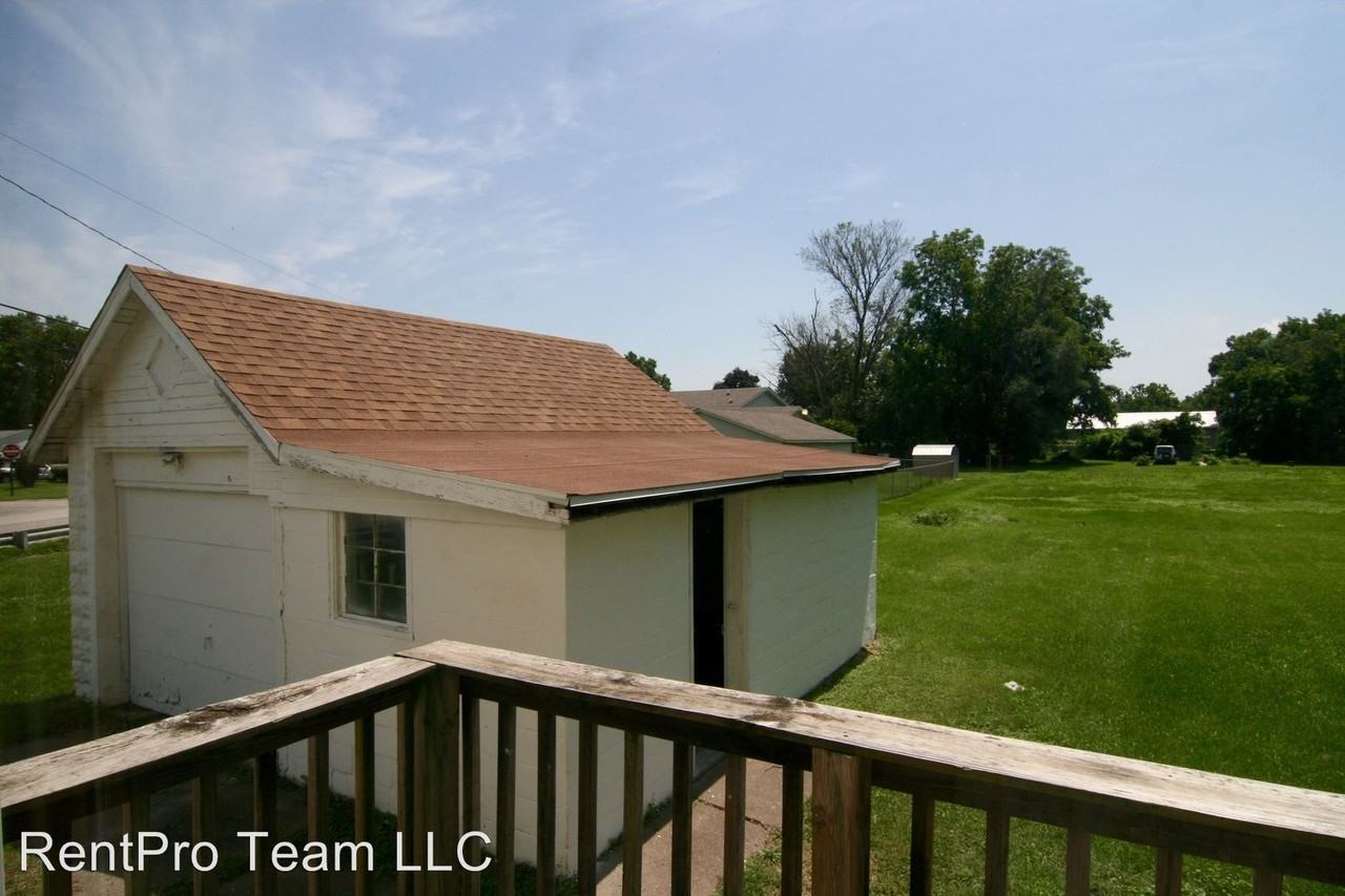 830 42nd Ave - Photo 3 of 15