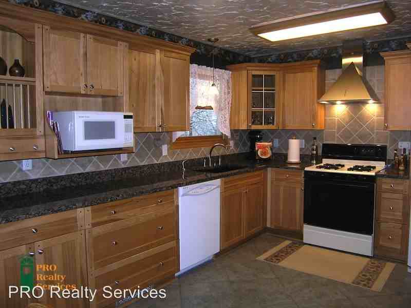 15752 Heywood Way - Photo 2 of 12