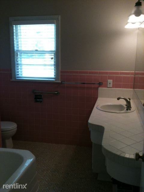 6910 W 68th St - Photo 3 of 8