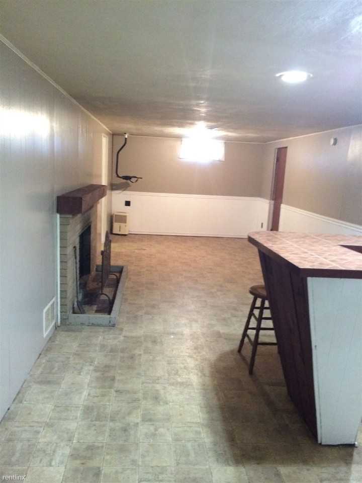 1563 Forest Hills Dr - Photo 3 of 6