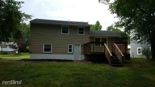 121 Robert Kennedy Rd - Photo 2 of 9