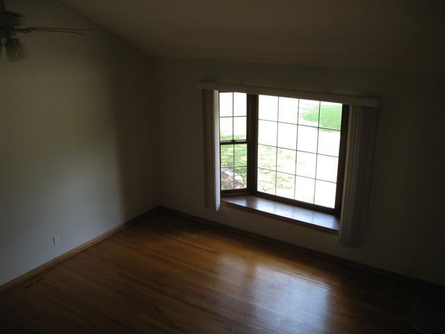 1043 Plum Tree Dr - Photo 3 of 21