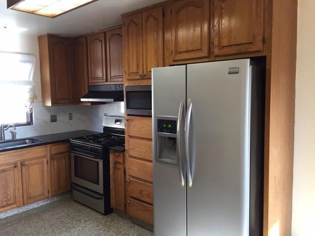 326 Walnut St - Photo 2 of 4