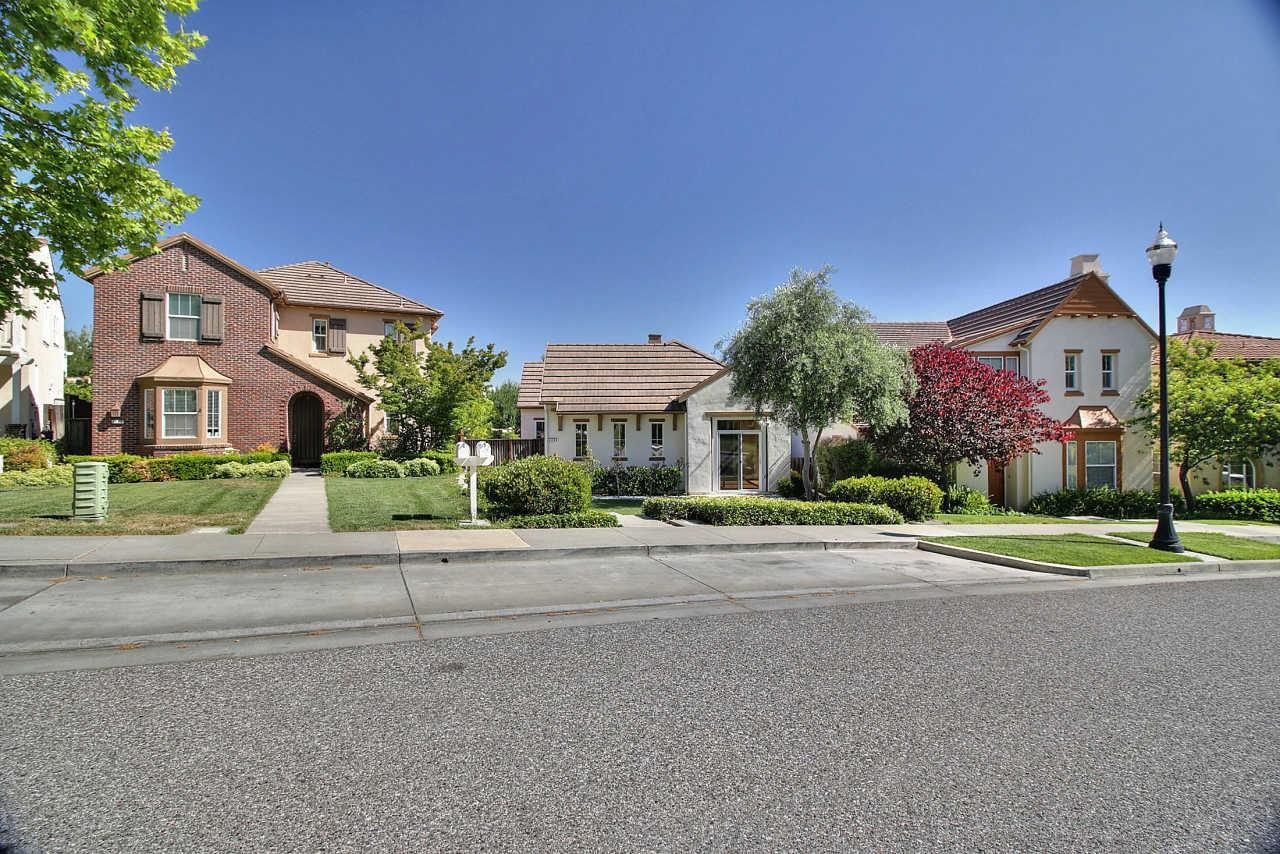 4174 Horizon Ct - Photo 3 of 33