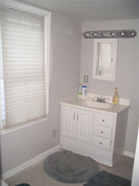 1525 Wyandotte Ave - Photo 3 of 10