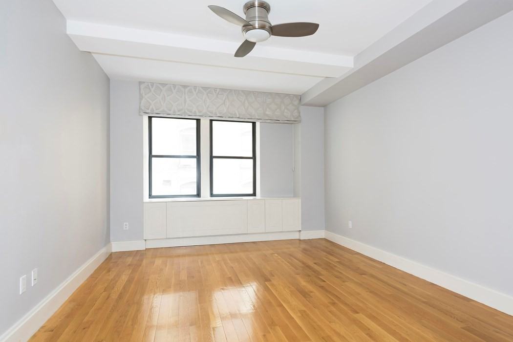 Central Park 3 Bed 2 Bath Apartment ###2G - Photo 5 of 10