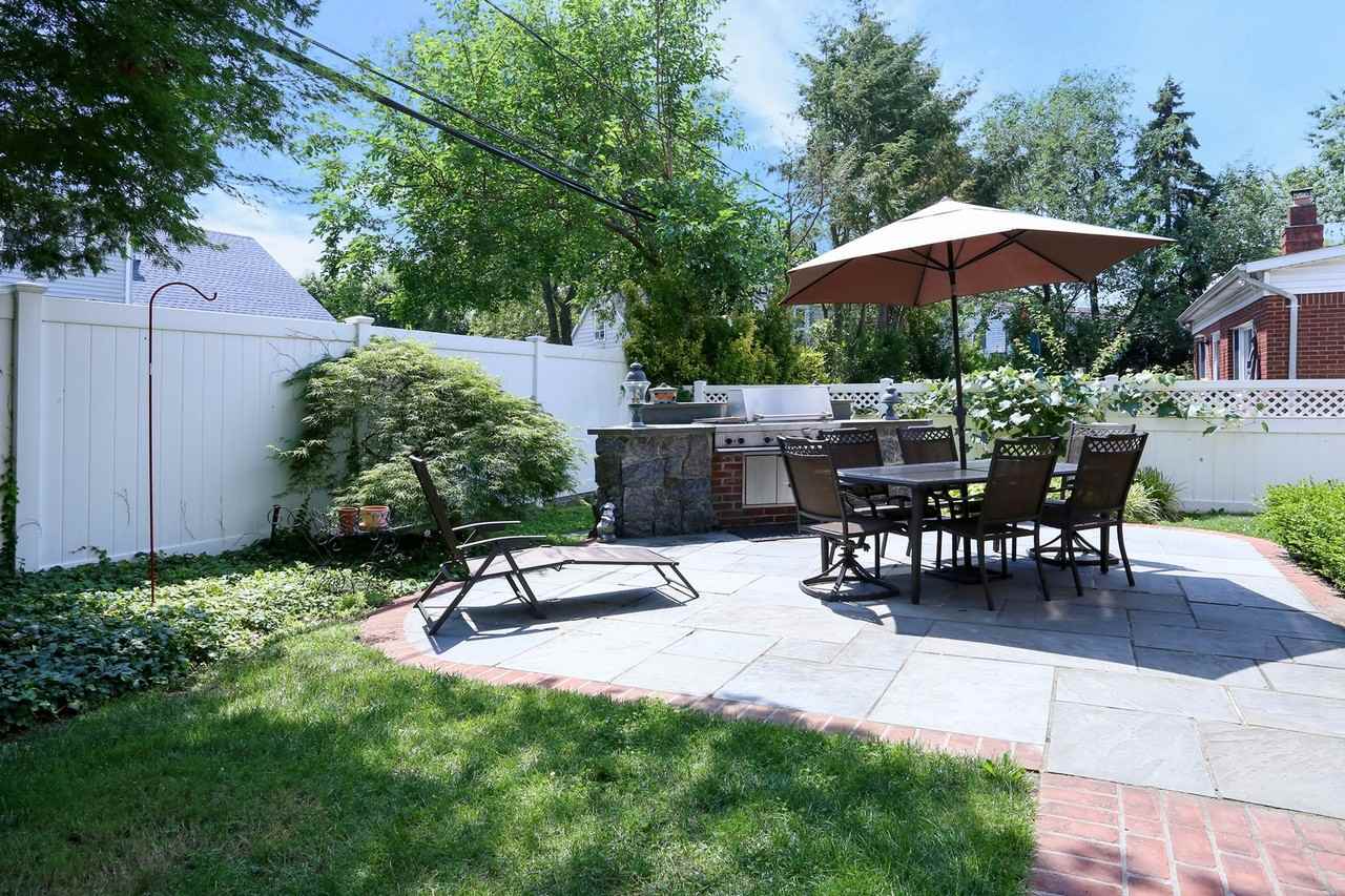 242 Dover Pkwy - Photo 3 of 20