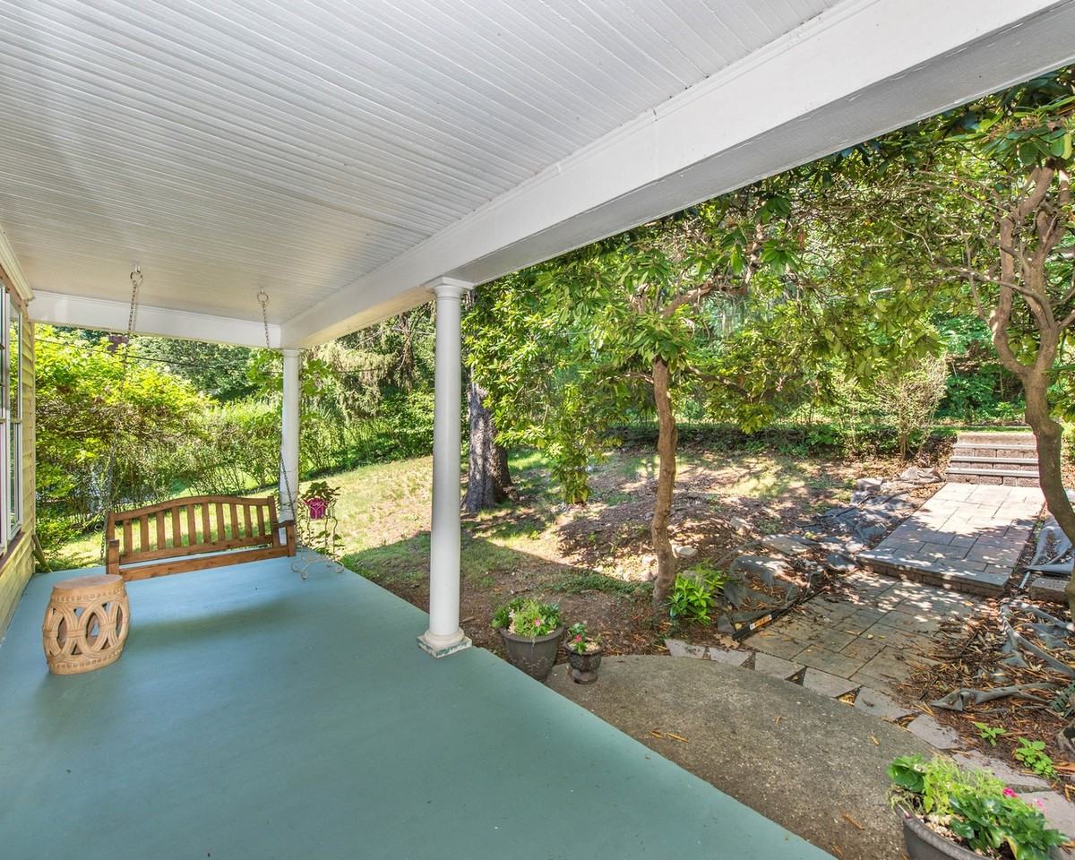 1201 Valley Rd - Photo 2 of 17