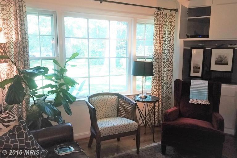 8605 Locust Dr - Photo 3 of 23