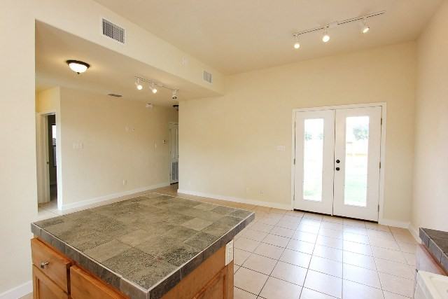 1403 Ocampo Dr - Photo 3 of 15